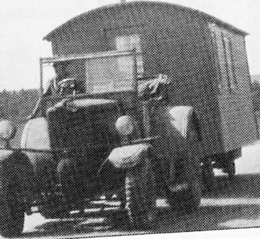 1808301455 Traktor og beboelsesvogn Bigård.jpg